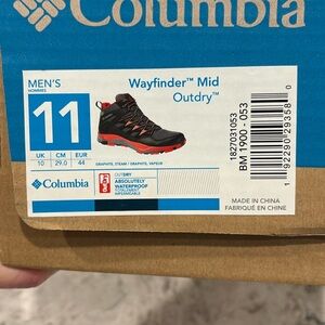 Columbia Wayfinder Mid Out Dry Men’s hiking boots.